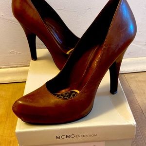 BCBG brown leather pumps size7.5